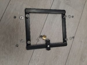 Box bottom mounting bracket maxi cosi frame